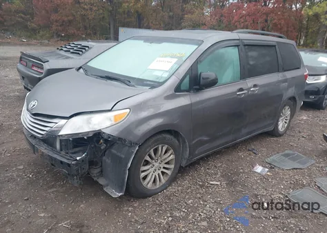 2016 Toyota Sienna Xle 8 Passenger z USA, uszkodzony, nr VIN 5TDYK3DC1GS693591